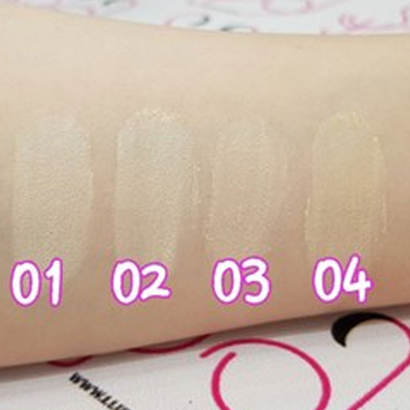 تست رنگ بر روی پوست پودر فیکس کننده آرایش فلورمار FLORMAR LOOSE POWDER