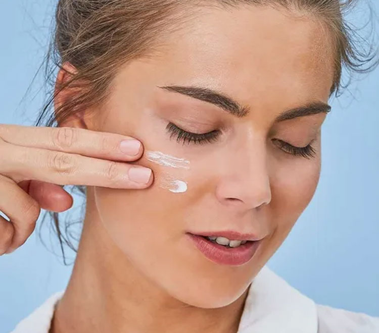 تصویر محصول ضد آفتاب ایزدین فیوژن واتر مخصوص آکنه