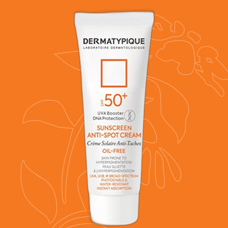 نمای نزدیک از تیوب کرم ضد آفتاب درماتیپیک