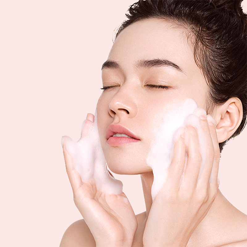 فوم شوینده منافذ سنتلا اسکین1004 – پاکسازی عمیق و کنترل سبوم